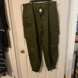 Fashion nova Amelia oversized cargo pants in olive.